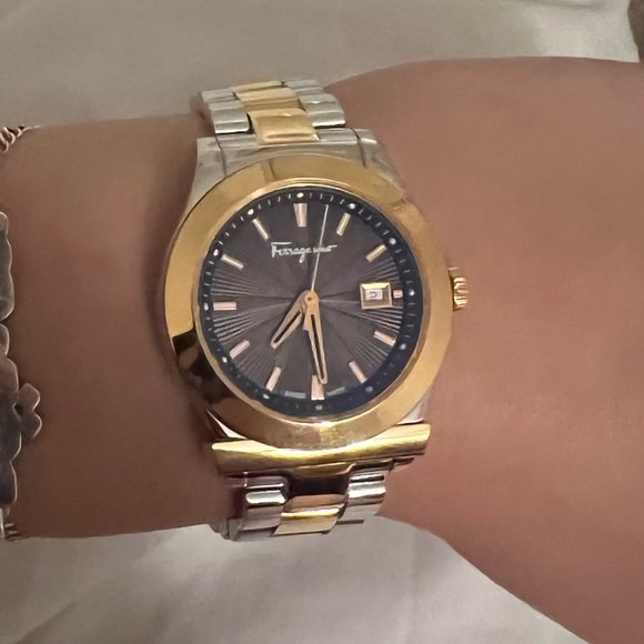 💯Authentic Salvatore Ferragamo Stainless Steel Watch - Picture 3 of 4